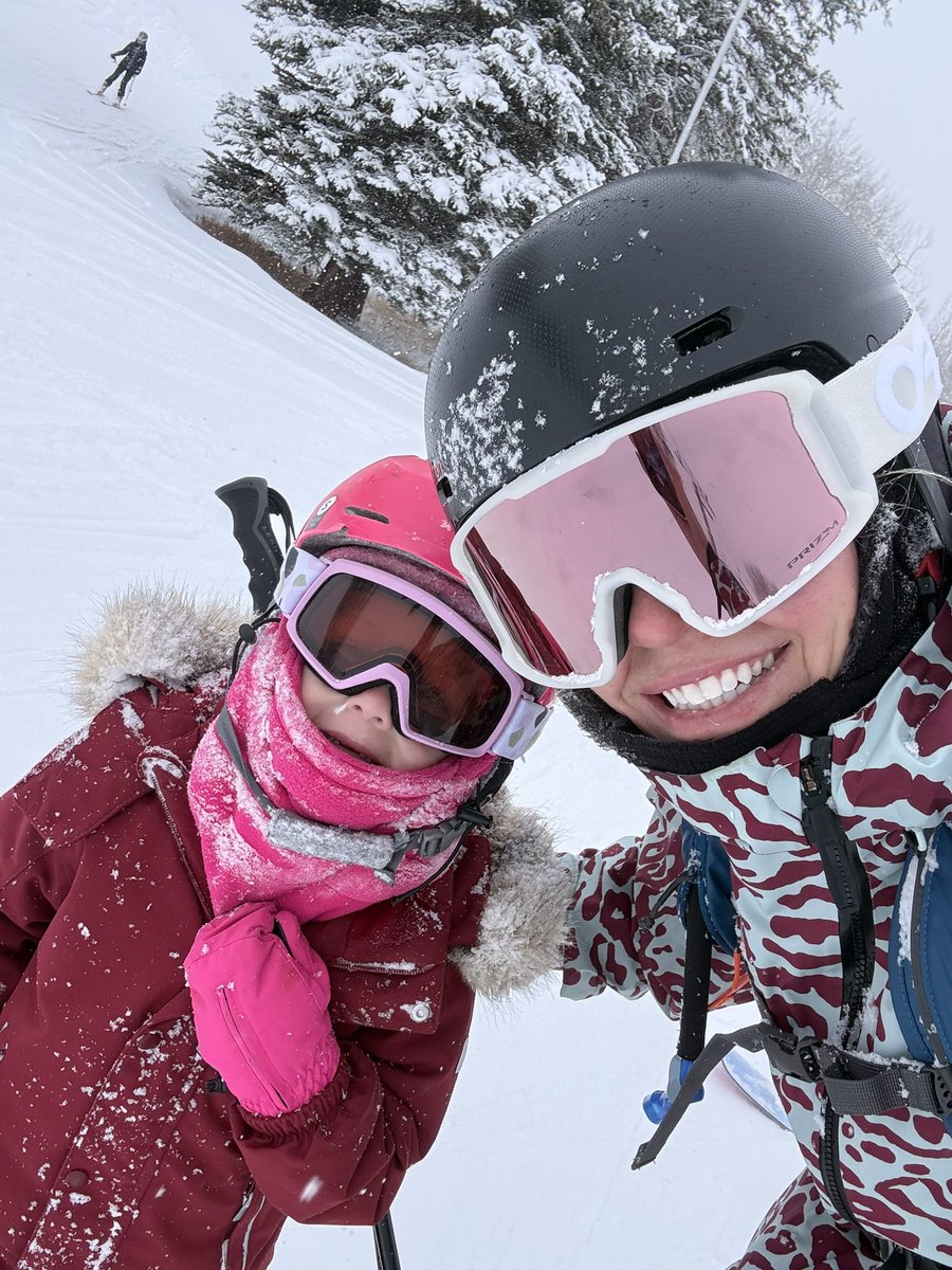 CaroWozniacki's tweet photo. Best week skiing in Aspen with the family😍☺️⛷️ https://t.co/QlJyt3MVsh