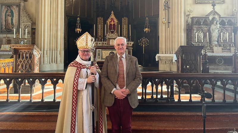 👉Robin Ward, były rektor seminarium duchownego w Oksfordzie, które kształciło pokolenia anglikańskich księży, ogłosił, że wstępuje do Kościoła katolickiego.
Więcej: shorturl.at/FNVde