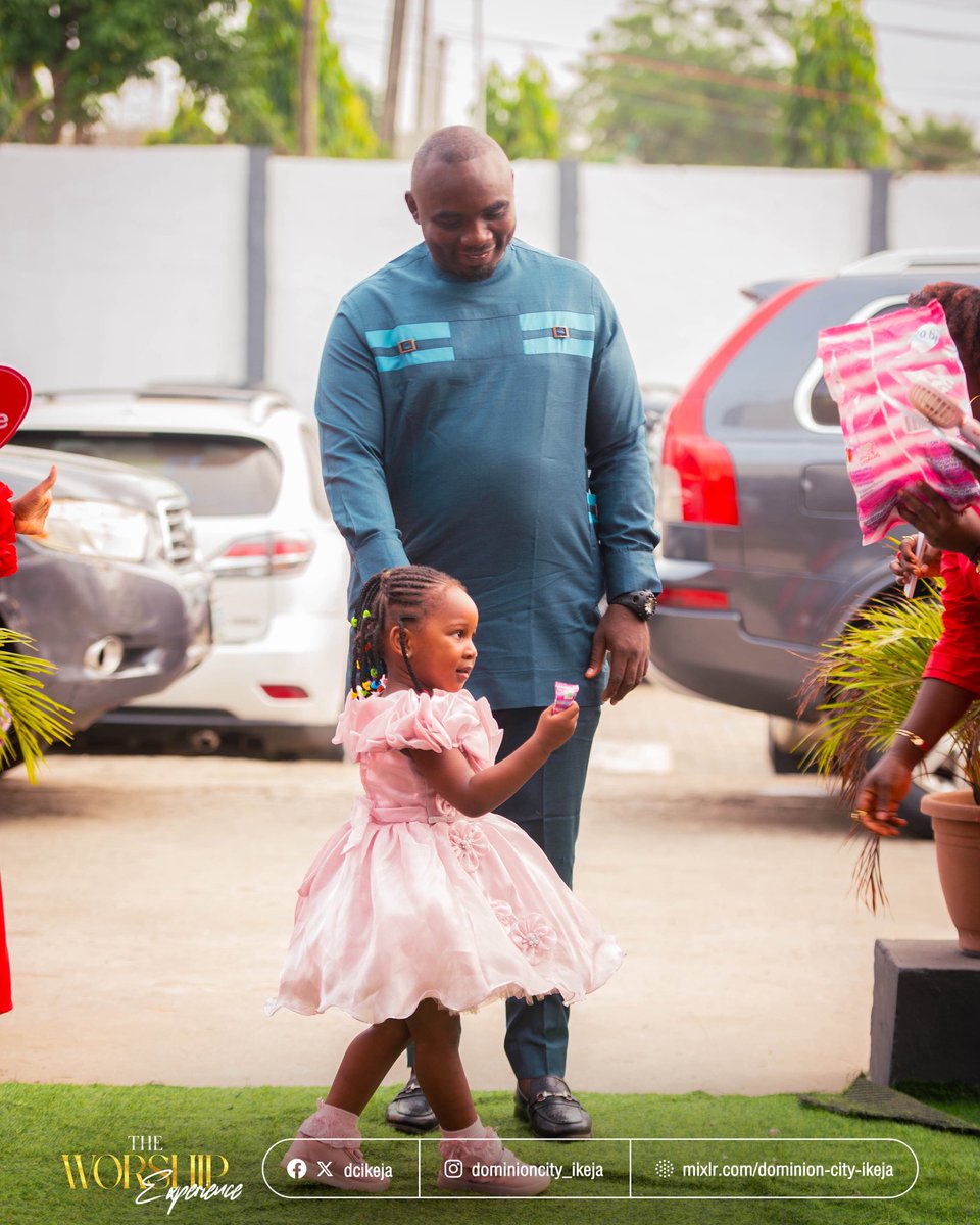 dcikeja's tweet image. Sundays are for recharge.

Look to your left, look to your right, and give someone a high five.

Welcome Home.

#worshipexperience 
#dcikejachurch 
#dcservice