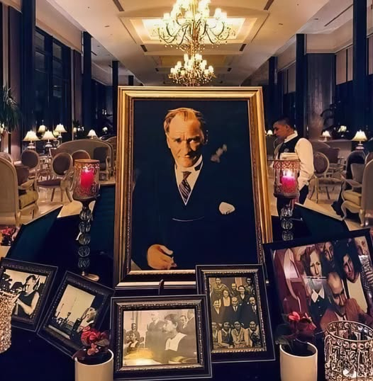 Renkli bir kişiliği vardı.. Erleriyle sigara içip sohbet eden, köylüyle ayran bölüşen, şekerli kahve içen, gecelik entarisi giyen, bağdaş kuran sade bir vatandaştı. Yemek seçmez, sofraya gelen her yemeği yerdi. Karnıyarığı, kuru fasulyeyle pilavı gül reçelini ve kavrulmuş