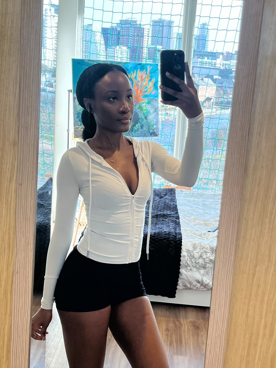 Kelly.🧚🏾 tweet media