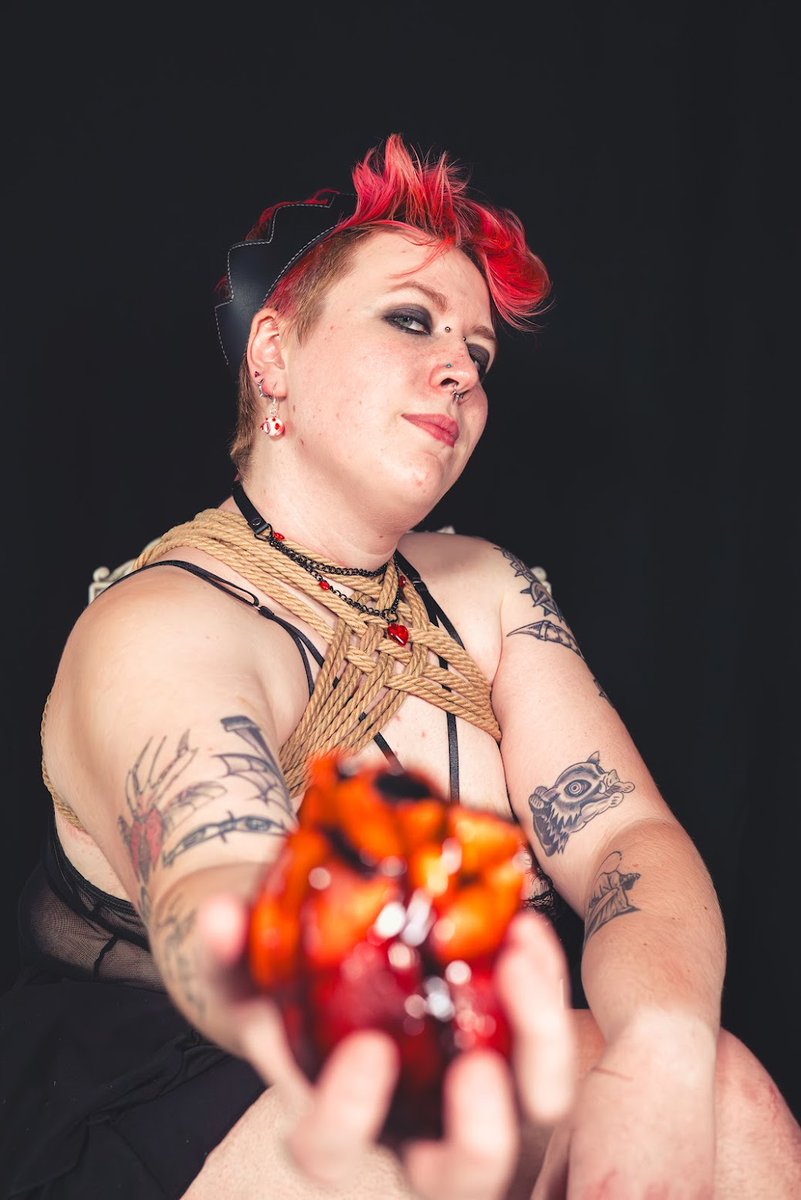 Mx.Knotty tweet media