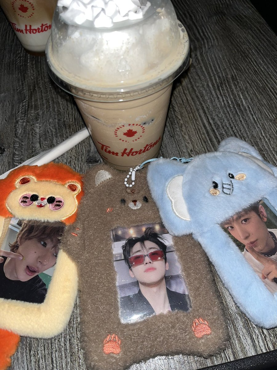 Nauna pa nakarating yung photocard kesa sa totoong tao haha