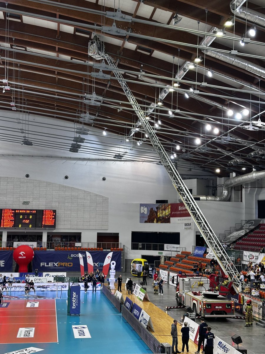 LSK styl życia 🤘🏻
<a href="/bksbielskopl/">BKS Bielsko-Biała</a> <a href="/LKS_Commercecon/">ŁKS Commercecon Łódź</a> <a href="/TAURONLiga/">TAURON Liga</a>