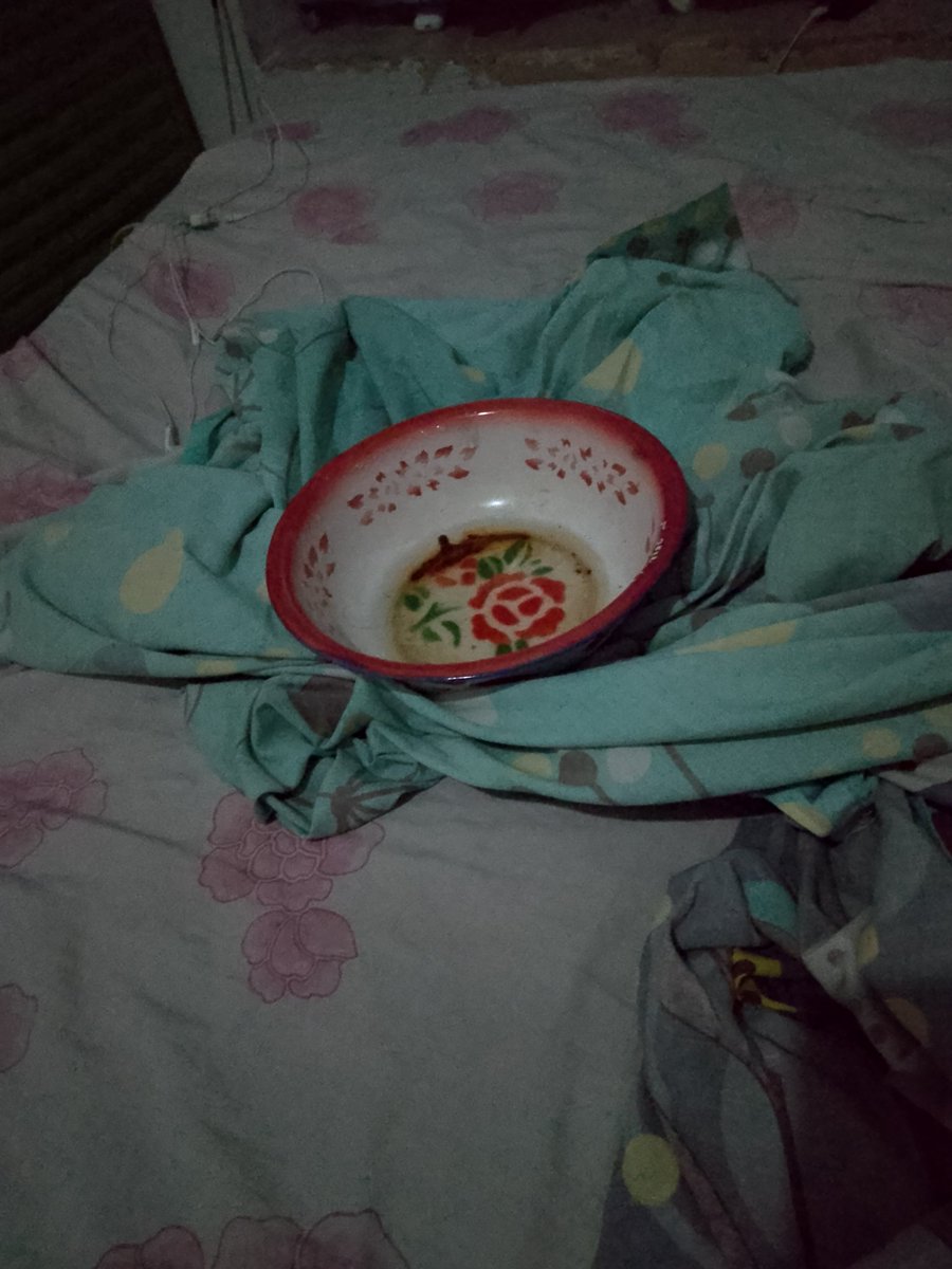 In this economy. Cukup pas tinggal bareng ortu aja punya kamar yang bocor. Pas punya rumah sendiri atau bareng suami, punya kamar yang nyaman tanpa bocor😁