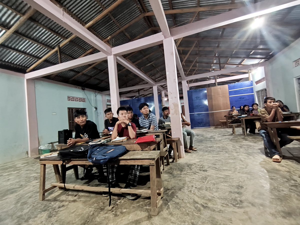 ksomorehblock's tweet photo. 22-02-2026 (Sunday) | Moreh

18-02-2026 (Wednesday) | Moreh 

Visiting candidates appearing for the HSLC Examination – 2026 at Koinonia Boarding, D. Monnaphai Village, Moreh. https://t.co/9nKCpg0BlQ