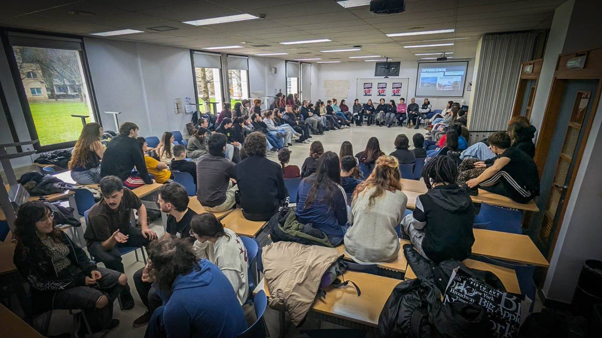 Azken asteetan faxismoaren eta inperialismoaren aurkako kontzientzia hedatzen ibili gara Euskal Herriko hezigunetan zehar. 

Urgentziazkoa da faxismoaren eta inperialismaoren aurka ikasgelak hustu eta kaleak hartzea.

#O26mobilizatu