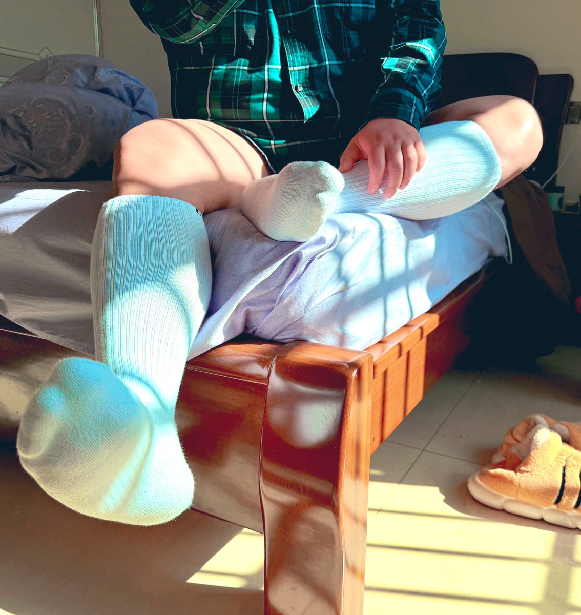 Isolated tweet media