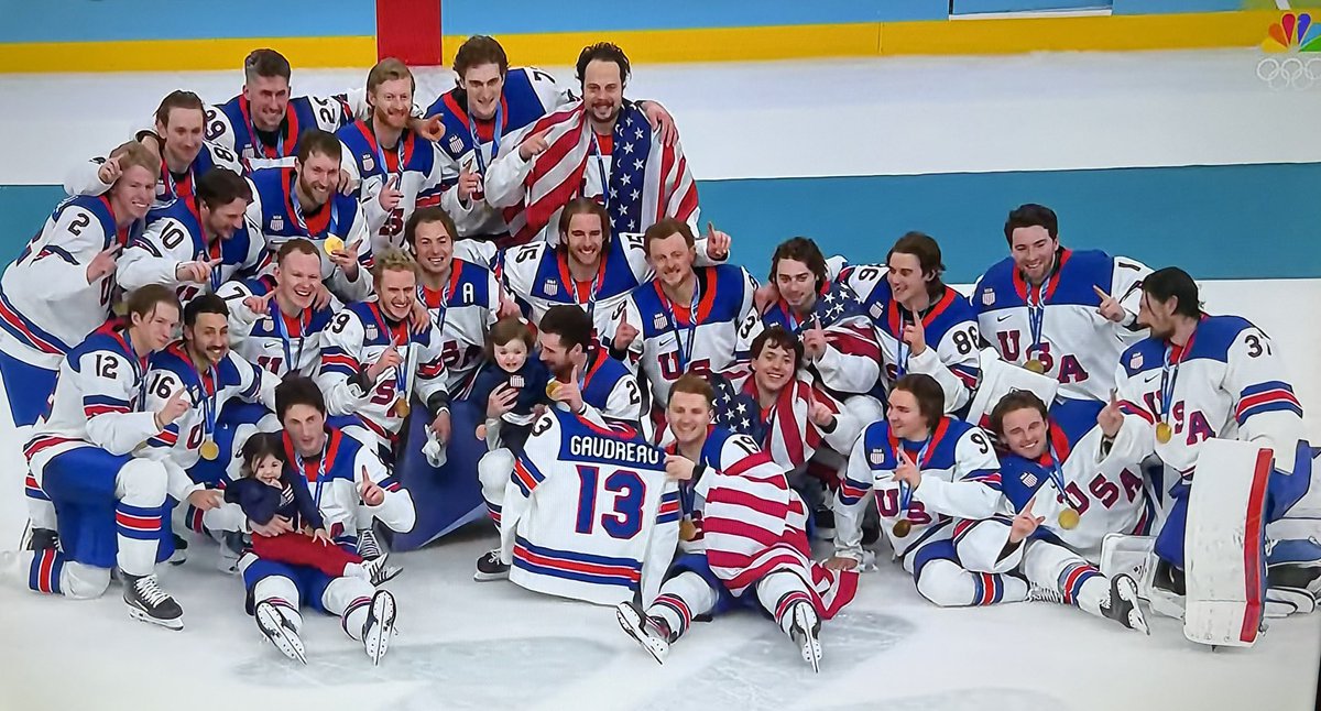 They didn’t have to do this. 

But they knew how much it’d mean to his wife, kids and parents.

Putting the TEAM in Team USA. 

These guys are total studs. 🇺🇸🥇
