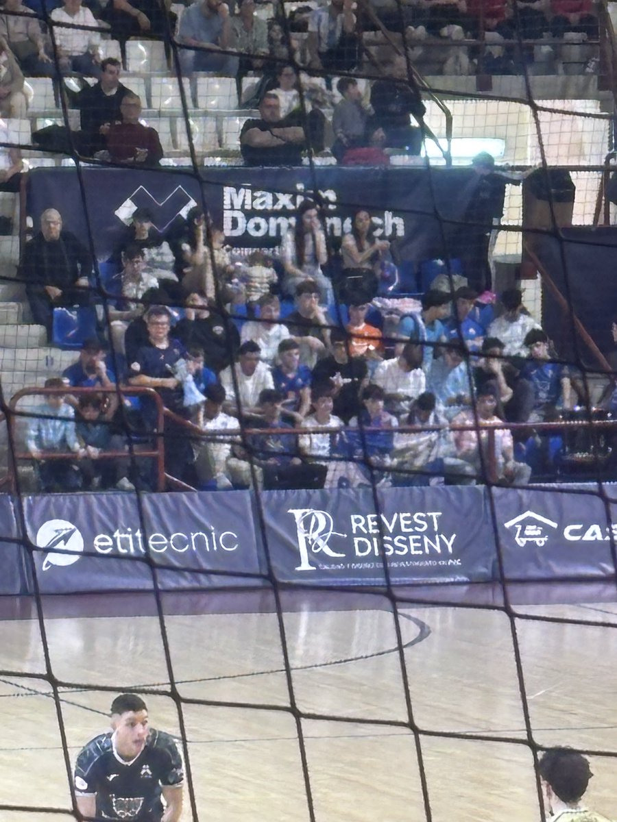 Que deportivos estos de <a href="/AlziraFS/">Family Cash Alzira FS</a> nos ha prohibido los megáfonos, pero ellos si tienen.

Muy mal por joder la fiesta del fútbol sala

Muy mal por tanto miedo 
Si no se puede, no se puede para nadie…
Sois un poco mal anfitriones