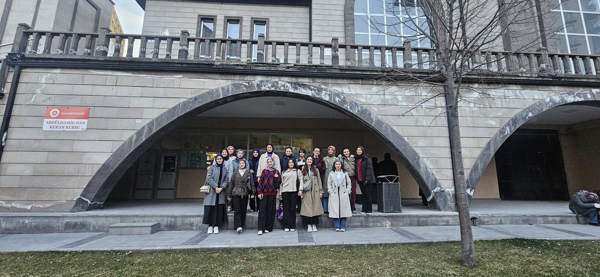 KayseriKYGM's tweet photo. 📍 Kocasinan Yurdu
Gönüllü öğrencilerimiz, Manevi Rehberimiz eşliğinde Abdülhamit Kur’an Kursunda düzenlenen iftar programına katılım sağladı. 🌙
Ramazan’ın bereketini ve paylaşmanın huzurunu birlikte yaşadık. ✨ https://t.co/XmyoMmIVaC