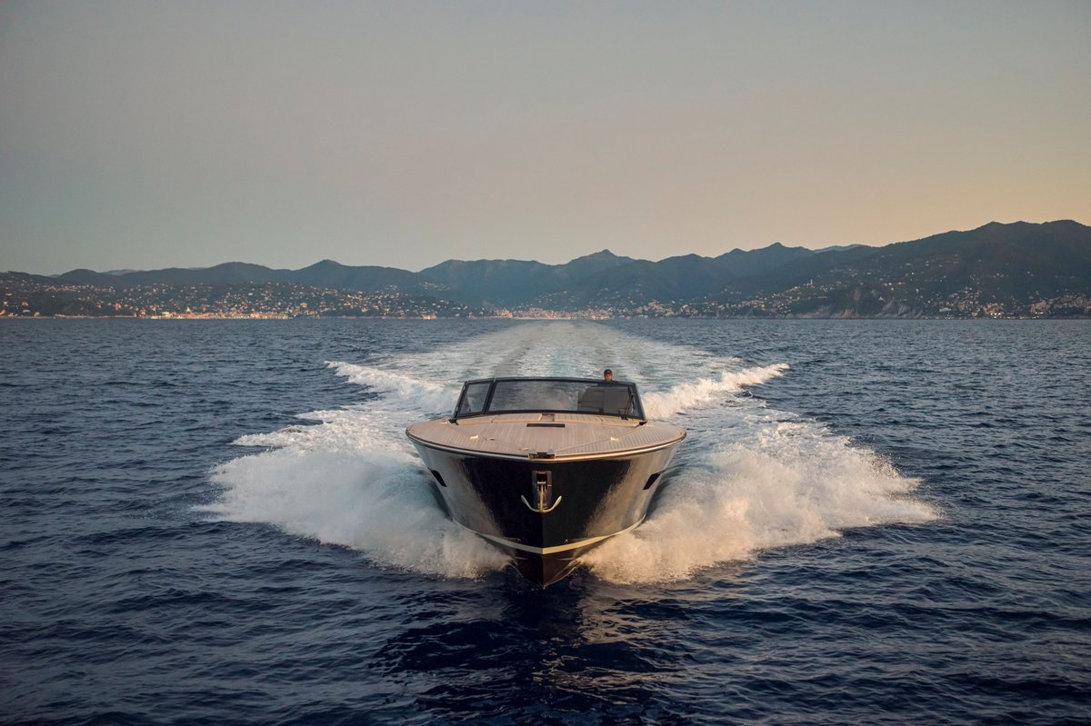 FerrettiGroup's tweet photo. Some boats take you places. Others change your whole way of travelling.
The Itama 54 does both – with grace, confidence and that unmistakable sense of belonging to the sea.
#FerrettiGroup #Itama
https://t.co/aoeRnbKcm9 https://t.co/ktskp9AUIQ