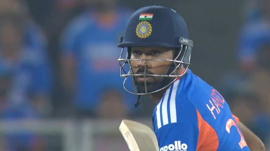 CHAMBAL_000's tweet photo. Hardik Pandya is giving his 100%, 100 se niche ki strike Rate ke sath.. 🥲

#INDvsSA #HardikPandya #AbhishekSharma https://t.co/AMYYMpEbHV