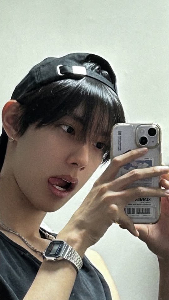 ilobuliyu's tweet image. "how many phones do you have?"
liyu: yes.