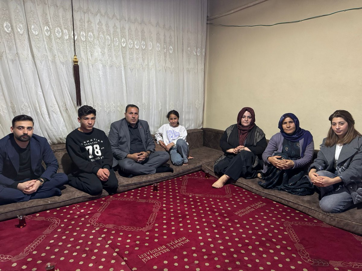 Ramazan Ayı’nın Bereketini Paylaşmaya Devam Ediyoruz.🌙

Ramazan ayının rahmeti ve bereketiyle hemşehrilerimizin gönül sofralarına konuk olduk. Bizleri sofralarına konuk edip, gönülden sohbetlerine ortak eden hemşehrilerimize teşekkür ediyoruz.

Şanlıurfa'mızın manevi ikliminde