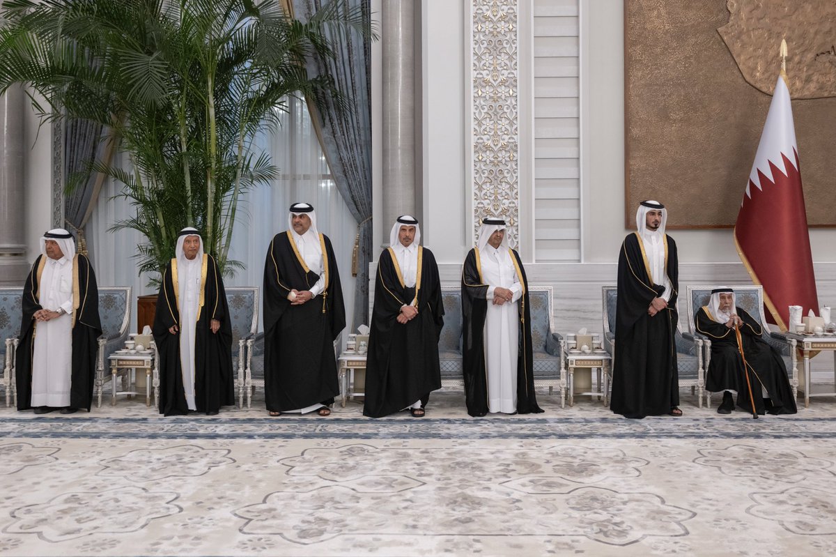 AmiriDiwan's tweet photo. سمو الأمير المفدى يقيم مأدبة إفطار بمناسبة شهر رمضان المبارك، لأصحاب السمو والسعادة أعضاء الأسرة الحاكمة والأعيان ووجهاء البلاد، في قصر لوسيل العامر. https://t.co/6r0hixY7qD https://t.co/uJttHQgL4C