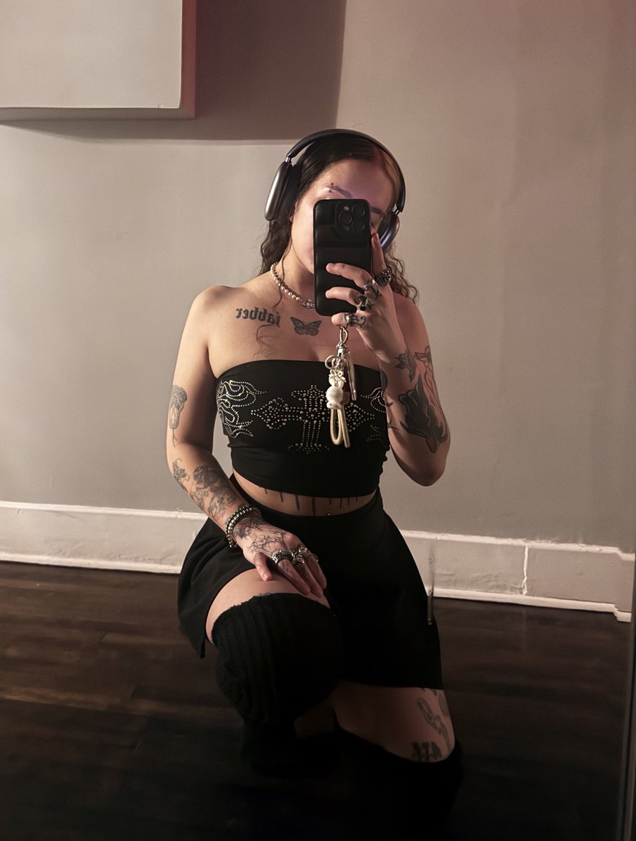 ℕ𝕒𝕠𝕞𝕚 💢 BDAY APRIL 24 tweet media