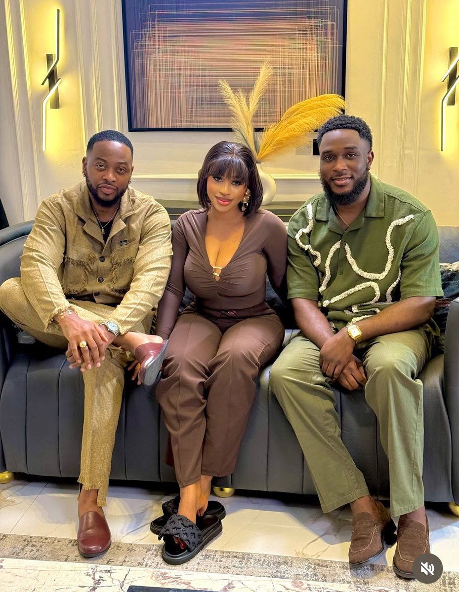 Usmanashafe's tweet photo. Teddy A, Yetunde Barnabas and Kiki are cooking something very delicious 

They all look so beautiful 🤩 🤩 🤩 https://t.co/jJEJzCyZQ1
