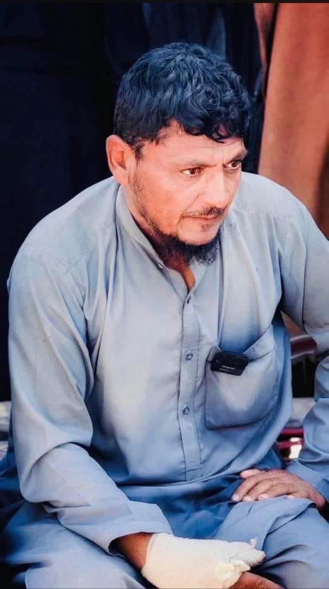 Andar2857's tweet photo. نارینه نه ژاړي…
خو هغه زړه
چې هره شپه
د ړنګ کور،
د ورکو ماشومانو
او د چوپ اسمان وزن وړي—
الله ﷻ پرې ښه پوهېږي.
نن
ستا پر ځای
زه ژاړم… 😢
مونږ وبښه برادره https://t.co/oCpnfUEXuN