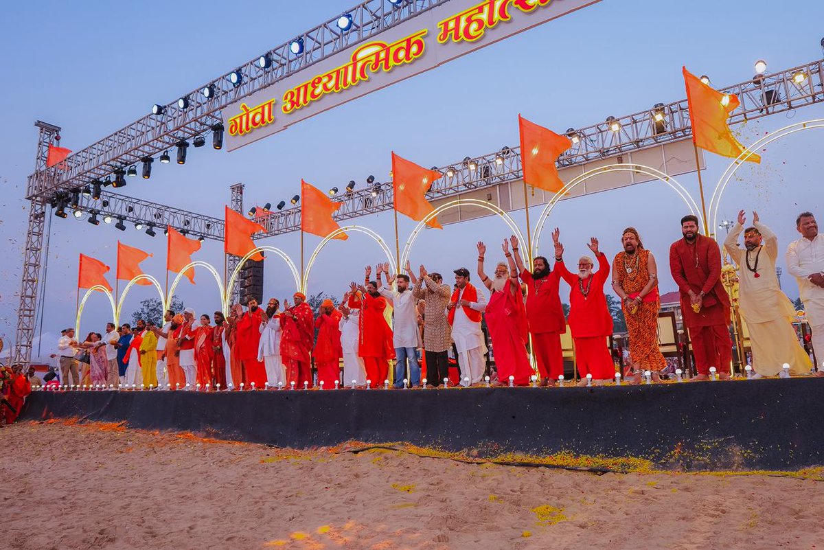 iChiragPaswan's tweet photo. सांस्कृतिक चेतना के पुनर्जागरण का सशक्त प्रतीक था।

गोवा की इस पावन धरती पर अनुभव होता है कि यह केवल पर्यटन का केंद्र नहीं, बल्कि तप, परंपरा और समावेशिता की जीवंत साधना-भूमि है। एक ओर आधुनिकता की चमक है, तो दूसरी ओर अध्यात्म की गहराई, यही संतुलन इसे विशिष्ट बनाता है। https://t.co/V5YrFwdeXh