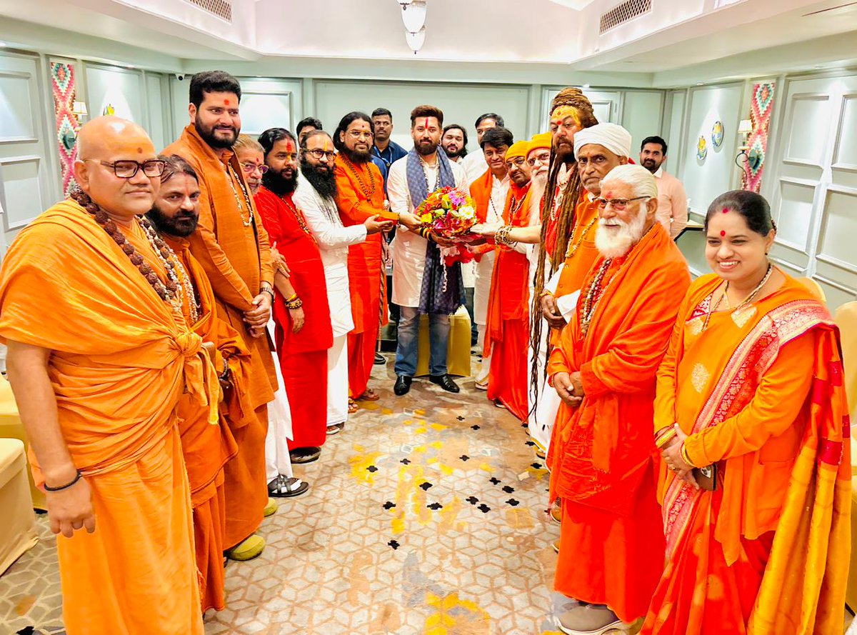 iChiragPaswan's tweet photo. गोवा हमें सिखाता है कि विकास और अध्यात्म परस्पर विरोधी नहीं, बल्कि एक-दूसरे के पूरक हैं। यही संतुलन भारत की वास्तविक पहचान है, और यही विकसित भारत की दिशा भी। https://t.co/HElDeAvbUy