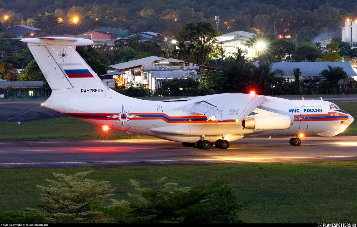 🇷🇺🇦🇪🇮🇷 Two Russian Emergency Ministry Il-76TD aircraft have landed in Sharjah, UAE, reportedly positioning amid rising regional tensions.

No official confirmation yet on whether this signals an evacuation of Russian personnel.

Source: sentdefender