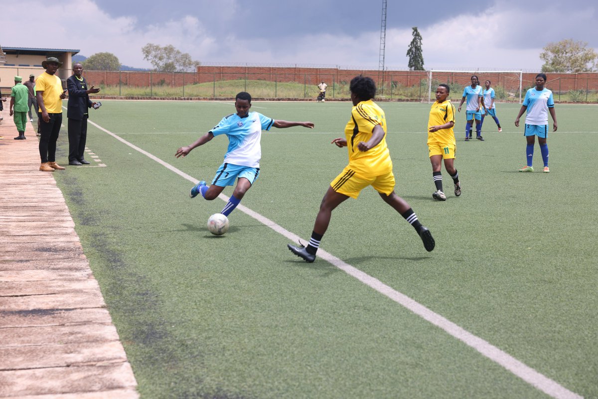 rulindodistrict's tweet photo. Umurenge wa #Base mu bagabo niwo wegukanye igikombe cy'amarushanwa y'Umurenge Kagame Cup utsinze Umurenge wa #Masoro penaliti 5-4 ni mu gihe mu bagore Umurenge wa #Shyorongi watwaye igikombe utsinze ikipe y'Umurenge wa #Mbogo igitego 1-0. @RwandaLocalGov,@RwandaNorth https://t.co/nl2mHALULf