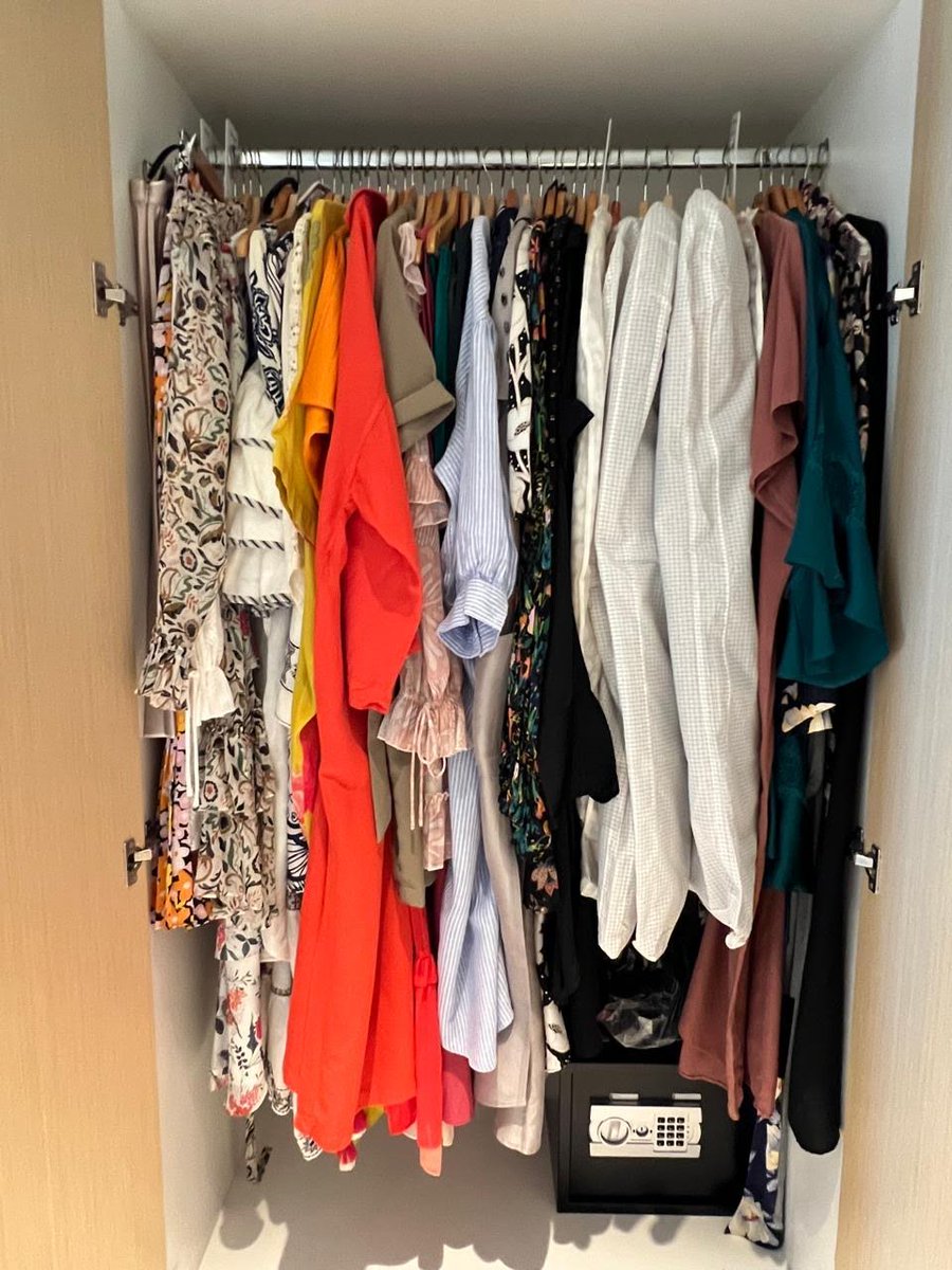 DecluttrMe's tweet image. Decluttering can be a huge source of #empowerment!
We may also become more effective and #productive as we are not distracted by #clutter. #DeCluttrMe #professionalorganizer #simplify #declutter #decluttering