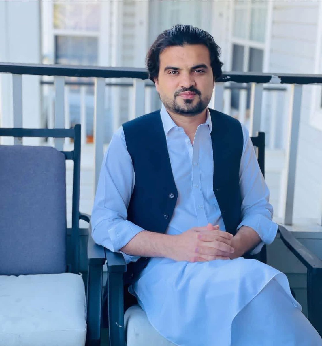 د ډاکټر صېب نجيب ننګيال سياسي مخالفت او شخصي مسايل يې خپل کار؛ خو د وطن په ننګ او په ملي مسايلو کې د موره يو دی او په دريځ ولاړ سړی دی.
په ډېرو ليکوالانو او شنونکو يې بلا وروګرځه.
<a href="/nangyalnajeeb1/">Najeeb Nangyal</a>