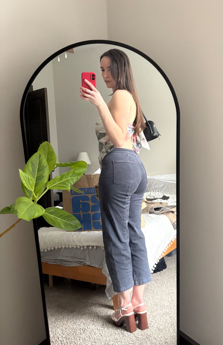 Emma_Grace728's tweet photo. I love getting dressed up and feeling beautiful https://t.co/J1PVz77a3E