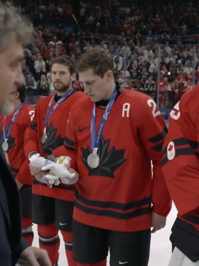 Nathan Mackinnon 🤝 Daryl Watts