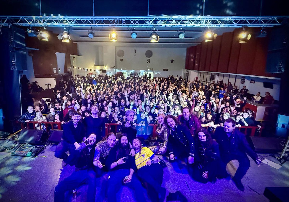 SauromOficial's tweet photo. ✨️Gracias por una noche mágica y por toda vuestra energía hasta las cuatro de la madrugada en MARTIN DE LA JARA (Sevilla), y enhorabuena al Kagarso Rock  por un Sold Out en su 18° Edición. Muchas gracias a la organización por todp ¡Larga vida al Kagarso Rock!

#saurom https://t.co/M3jeRXLwNF