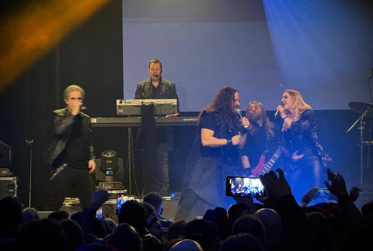 SauromOficial's tweet photo. ✨️Gracias por una noche mágica y por toda vuestra energía hasta las cuatro de la madrugada en MARTIN DE LA JARA (Sevilla), y enhorabuena al Kagarso Rock  por un Sold Out en su 18° Edición. Muchas gracias a la organización por todp ¡Larga vida al Kagarso Rock!

#saurom https://t.co/M3jeRXLwNF