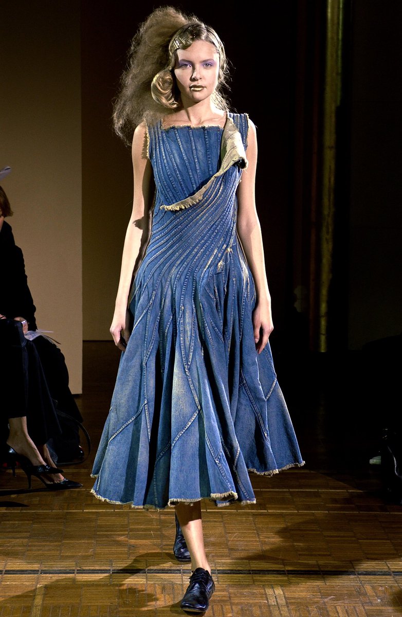 muglerize's tweet image. pinkpantheress wearing a junya watanabe s/s 2002 dress in “this hit??? oh minnie when i catch you…” on tiktok