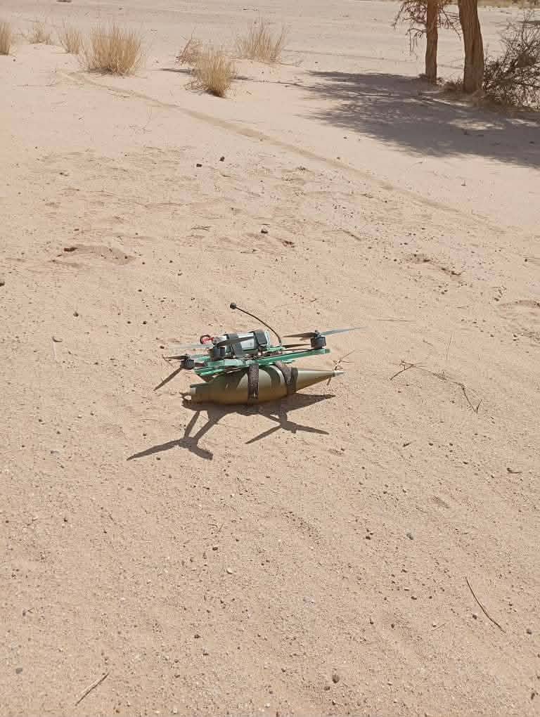 🚨 #Kidal

Un drone kamikaze des mercenaires russes d’Africa-Corps n’a pas atteint sa cible.
Il a terminé sa course par un atterrissage forcé à Terist, à environ 18 km au nord-est d’Amachach (Tessalit) région de Kidal ce 22 février 2026.
📸 <a href="/Walid_Leberbere/">Walid Le Berbère</a>