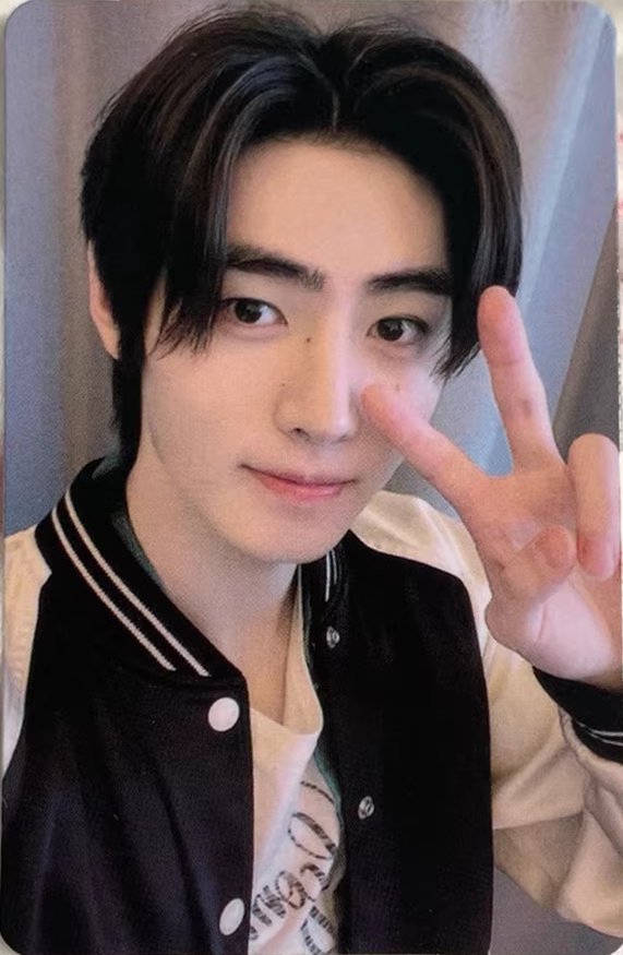 4evermfglog's tweet image. wtb lfs ph 

SUNGHOON &amp;amp; SUNOO yizhiyu yzy ld r4
— can payo
— onhand
— no to op, no to sets (both 🆗)
— will get lowest offer

💌 dm / reply your offers

t. enhypen park sunghoon kim sunoo dark blood db pob yizhiyu lucky draw 4.0 pc jacket varsity peace