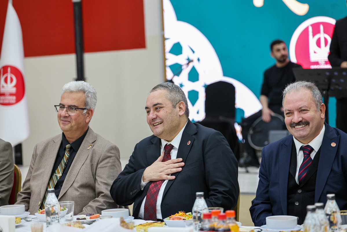 Ramazan’ın birliği ve bereketi en güzel Keçiören’de yaşanıyor.

Bugün iftar soframızda Türkiye Emekli Astsubaylar Derneği ve Türkiye Emekli Uzman Erbaşlar Derneği’nin kıymetli üyelerini ağırladık.

Vatanımızın korunması, bayrağımızın sonsuza kadar dalgalanması için yıllarca