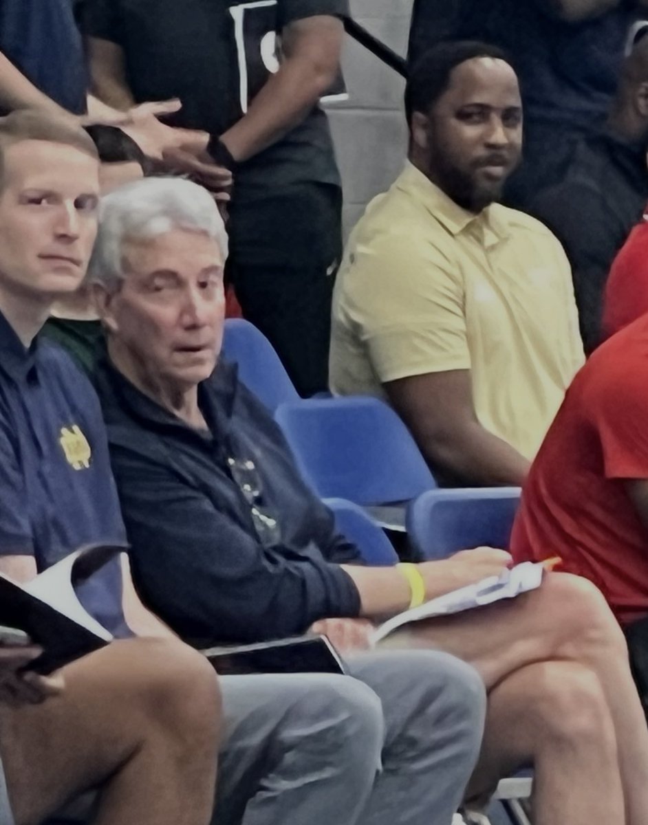 Capitol Hoops tweet media