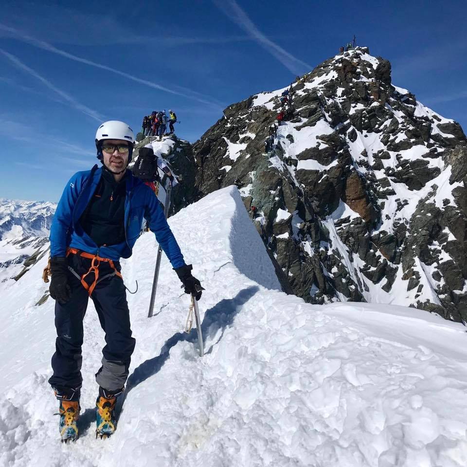 Herbert Kickl verschwindet bei jeder Gelegenheit auf irgendeinem Berg, anstatt in der Öffentlichkeit aufzutreten.
So benimmt sich kein Politiker, der seinen Job ernst nimmt.
Ihm geht es nur um das leistungslose Luxuseinkommen, das er seit Jahren von den Steuerzahlern bekommt.
