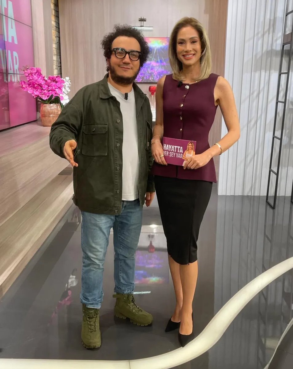 Oytun Erbaş: 

“Eğer kadınlar mütevazılığa geri dönmezlerse evlenemeyecekler. Kendilerini zengin insanlarla değil, ortalama ile karşılasınlar. 

Bu ülkenin neredeyse %70’i asgari ücretle geçiniyor. Mütevazi hayatlarınıza geri dönün…”