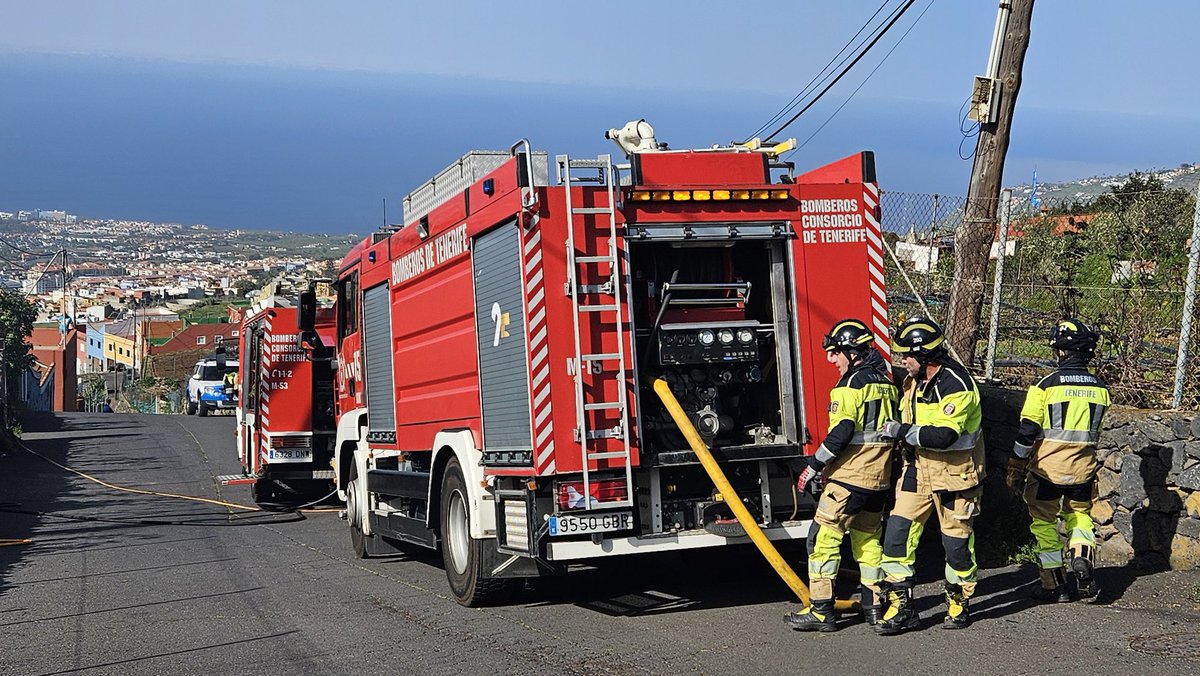 CECOPAL_Orotava's tweet photo. ℹ️ #CONTROLADO #ConatodeIncendio en el Paso #LaOrotava.
A las 15:30h. se ha declarado un Conato de Incendio en la zona El Paso. Inmediatamente se han activado todos los recursos de emergencia.
👇 https://t.co/I7o5emTcee