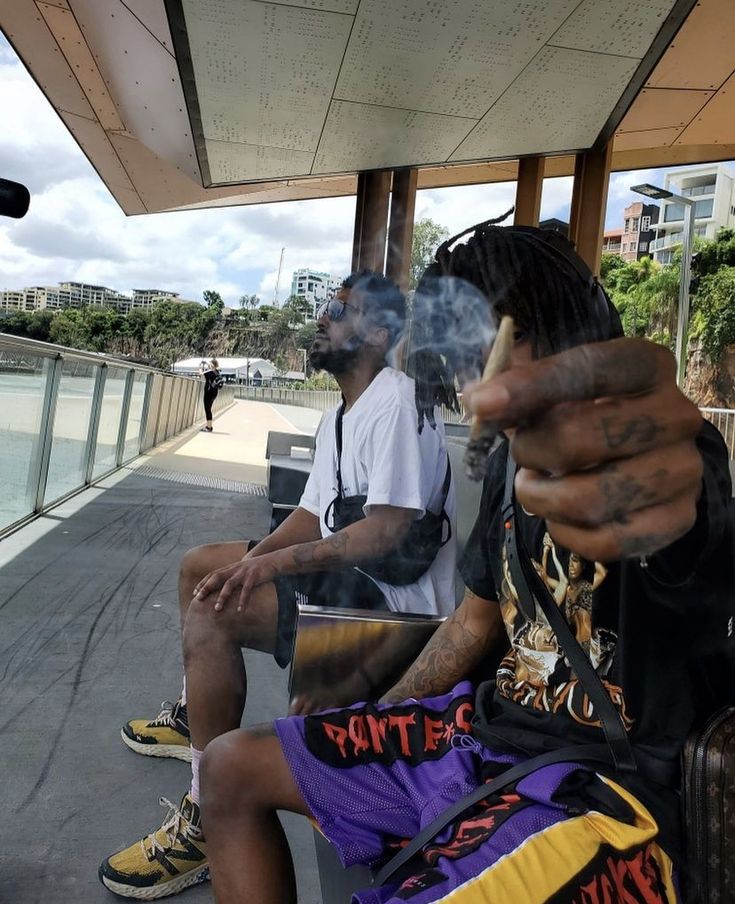 Zeeshyttt's tweet photo. Weed is like a secret society for chill people only. https://t.co/PSQ7rhUxA5