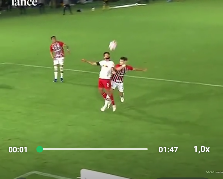 IrairJ's tweet photo. Antes do Capixaba dominar a bola no peito o jogador do São Paulo empurra e coloca a perna entre as do lateral do Redbull. Penalti, era impossível ele conseguir correr na bola na sequência
O VAR COVARDE, OMISSO, CLUBISTA NÃO MOSTRA ISSO NA HORA @10neto https://t.co/gXzY2izv7m