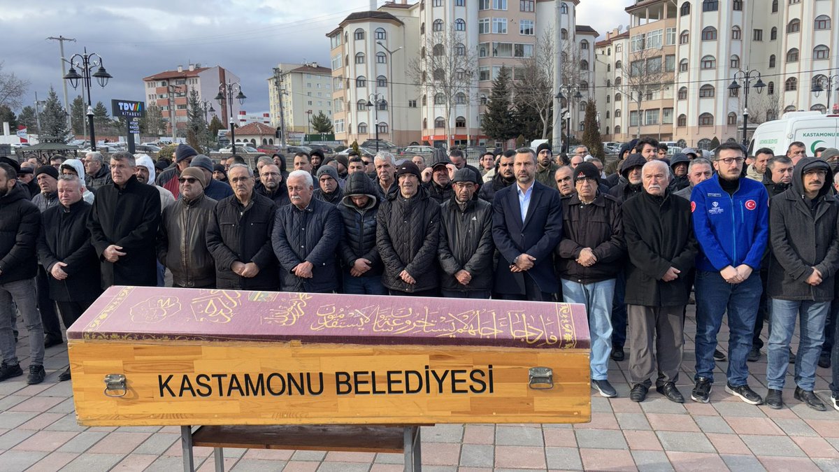 Uzun yıllar Sendikamızda birlikte çalıştığım, bu davaya vermiş olduğu emeklerine bizzat şahit olduğum, gönül insanı dava adamı Cengiz Balcı abimizi Rahmeti Rahmana uğurladık.
Mekanı Cennet Olsun.