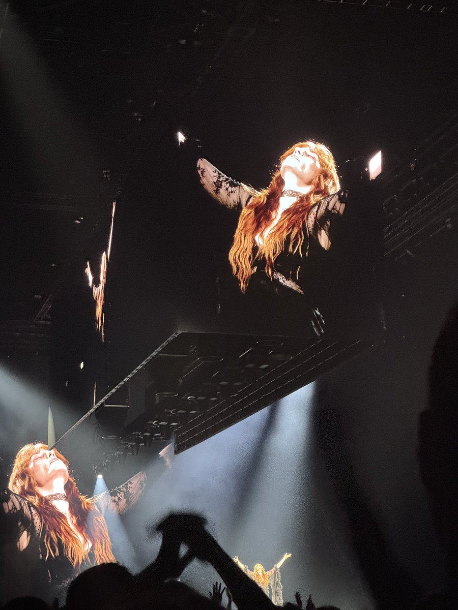 glistaen's tweet photo. that was crazy, thank you forever for blessing my eyes and ears florence welch 🥀 https://t.co/Upco2hpf8k