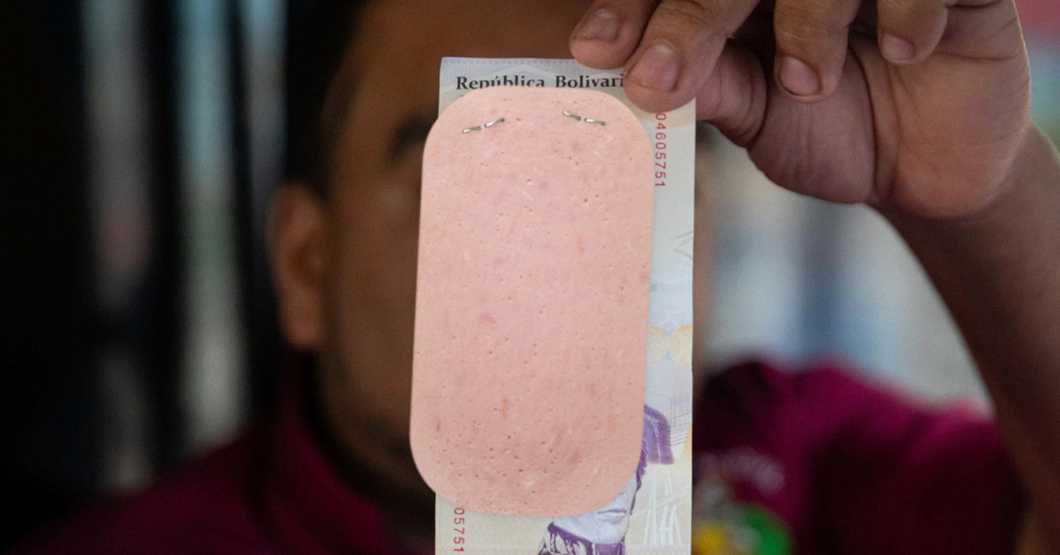 BCV engrapa jamón de pavo a los bolívares para que valgan algo ow.ly/oENe50Yib9t