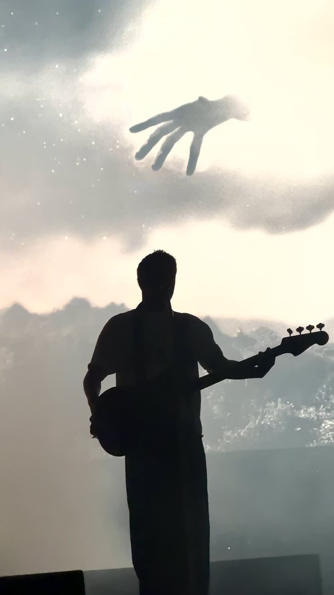 📸 | <a href="/tylerrjoseph/">tyler jøseph</a> last night at #InningsFestival during Drag Path !! 

via @/blurrycayton on tiktok