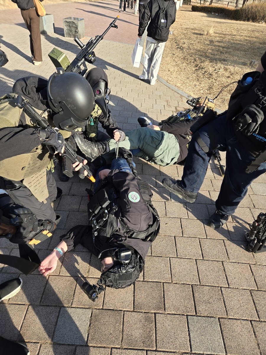 Run1392's tweet image. 그런데 갑자기 보내는 퇴근짤