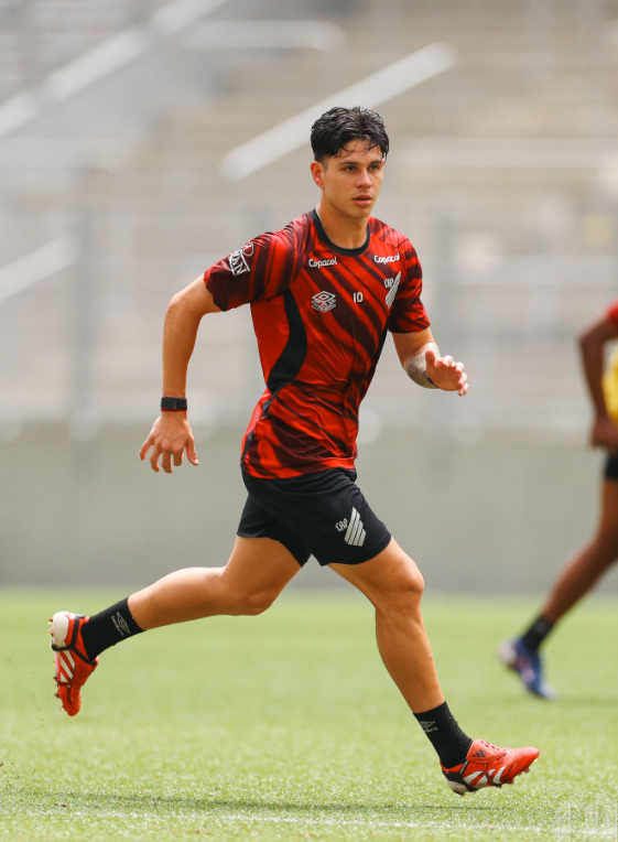 É inacreditável que o nosso camisa 10 tão protegido não consegue nem ter peito pra pegar uma bola, colocar na marca da cal e bater um pênalti no paranaense.

Que jogador bizarro.