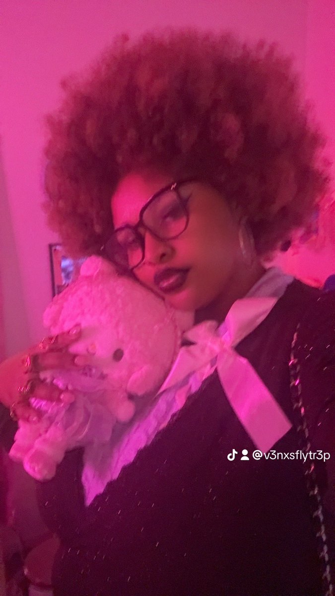 vee 🪷 tweet media